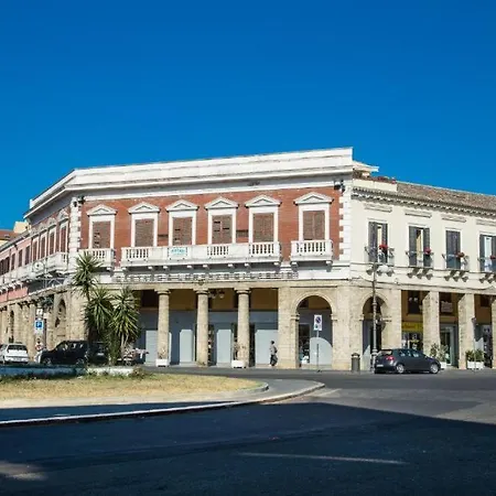 The Superhost - Estes 3* Crotone